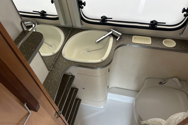 2006 Eriba Triton 430GT [12]